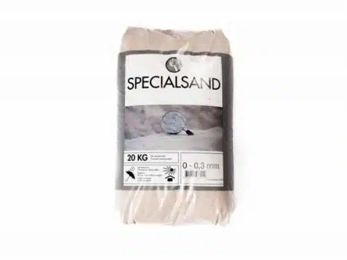 Specialsand til gnavere, 20 kg pose, kornstørrelse 0-0,3 mm, ideel til burbund og udendørs leg. Perfekt til både hamstere og andre små kæledyr.