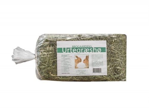 Brogården's Urtegræshø, 2,5 kg, perfekt til gnavere og mindre kæledyr. Naturligt og sundt hø, rigt på vitaminer og mineraler, ideelt til daglig fodring og som snack. För lækkert og sundt for kaniner, marsvin og andre små dyr.