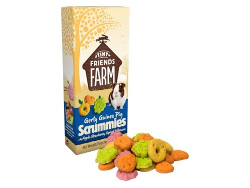 Gerty guinea pig scrummies fra tiny friends farm, farverige snacks med æble, jordbær, aprikos og spinat til gnavere. Pakken indeholder lækre, formede godbidder, der er perfekte som en belønning eller supplement til fodringen. | gnavernes univers