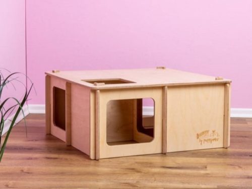 Kvalitets træhus til gnavere, ideelt til leg og skjul, fra mærket Bunny by Poppy. Designet til at skabe et sikkert og sjovt miljø for små kæledyr.