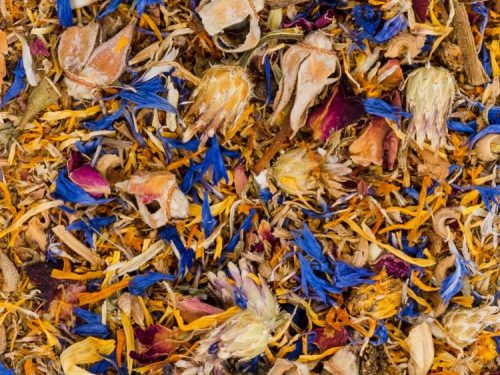 Blandet tørrede blomster og urter til gnavere, ideelt som naturlig snack og tilskud til kost. Velegnet til hamstere, kaniner og marsvin. | gnavernes univers