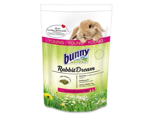 Bunny Nature RabbitDream foder til unge kaniner, indeholdende 42 forskellige planter fra naturlige enge, der understøtter sund vækst og optimal ernæring. Velegnet til kaniner op til 6 måneder gamle.