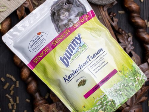 Bunny natur kaninchentraum foder til senior kaniner, pakket i en farverig pose med billeder af friske ingredienser og information om sundhed, velegnet til ældre gnavere. | gnavernes univers