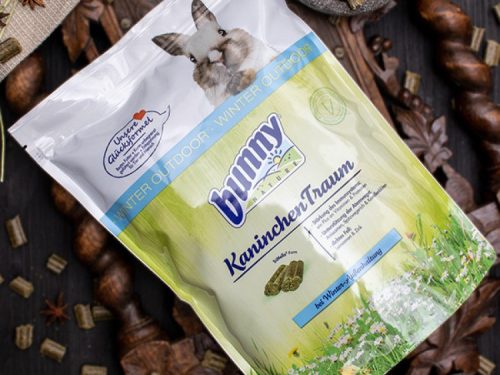 Bunny natur kaninchentraum foder til kaniner, designet til udendørs brug om vinteren. Pakken indeholder velsmagende snacks, der understøtter en sund kost for mindre kæledyr. | gnavernes univers