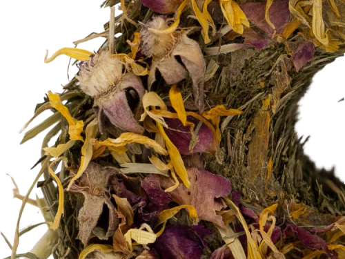 Naturlig gnaverlegetøj med tørrede blomster og urter, ideelt til gnavere og små kæledyr, der fremmer leg og nysgerrighed. Perfekt til at stimulere dyrenes sanser og sikre en aktiv livsstil. | gnavernes univers
